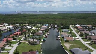 Experts are working to prevent harmful algae from entering local canals