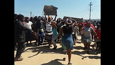 SOUTH AFRICA - Durban - Service delivery protest - eNgonyameni - (Video) (WQf)