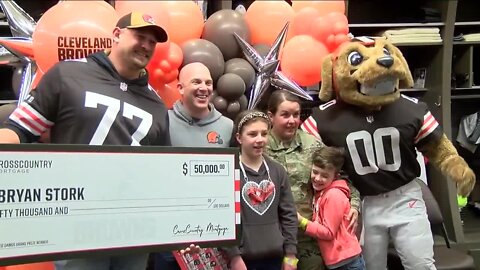 Browns help reconnect Ohio military family, surprise them with $50,000