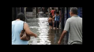 Bombeiros intensificam buscas a 4 desaparecidos após chuvas no estado do RJ