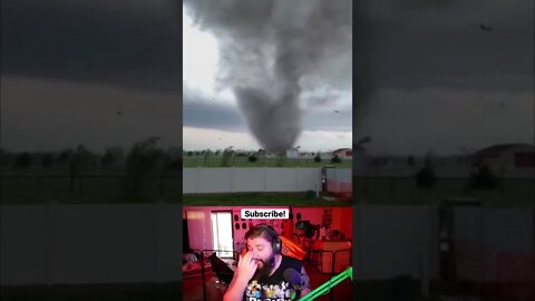 Guy records tornado until last second