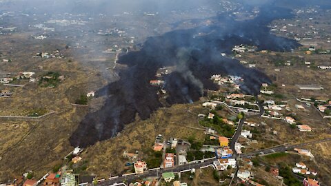 Volcanic Eruption Endangers Spanish Canary Island