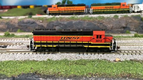 Review: Bachmann GP40 BNSF #3012