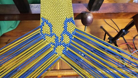 Kumihimo - Takadai Braiding Stream - 139 - Gold and Lapis