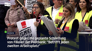 Protest gegen geplante Schließung von Filialen der Postbank: "Betrifft jeden zweiten Arbeitsplatz"