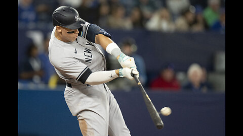 Aaron Judge gives the Yankees a late lead with a CLUTCH 448-foot homer to center!