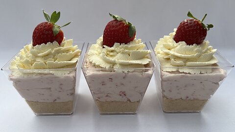 Easy Strawberry Shortbread Cheesecake dessert cups