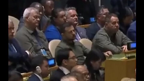 Ukrainian media edited Zelensky's UN speech to make it look like he had a bigger audience They forgot to edit out Zelensky himself sitting in the audience. Look at the 0:14 mark 😂😂