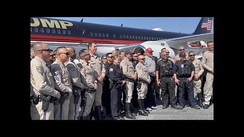 TRUMP❤️🇺🇸MOTORCADE🤍🛫🛻🏍️TOOK PICTURES WITH LOYAL OFFICER👮‍♂️🤳🚓🛻🚔⭐️