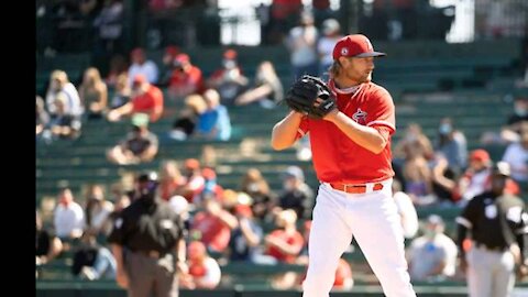 Andrew Heaney shelled in Yankee debut; cat gets on field.