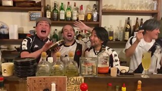 Japoneses cantando o hino do Vasco