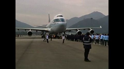 Hong Kong Residents Pull 4 Planes