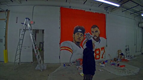 Timelapse | "LIV It Up Kansas City" - a new Chiefs mural hangs on the Country Club Plaza