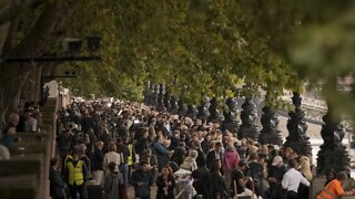 People From All Over The World Are Waiting In A Queue To See The Queen