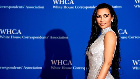 There's a Mysterious Woman in Kim Kardashian's Latest Mirror Selfie — and She's "Freaking Out"