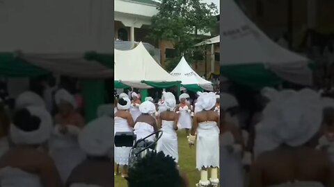 Royal women dance