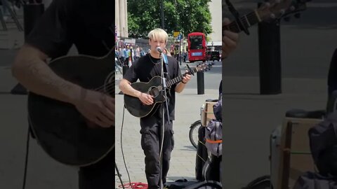 Busker cover Tracy Chapman fast car #london