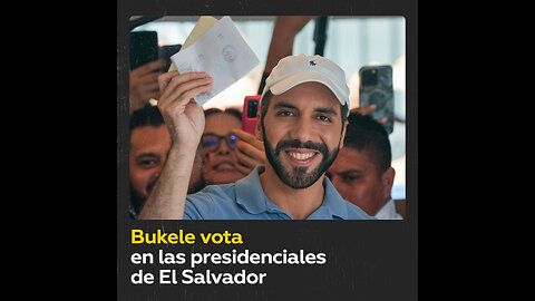 Nayib Bukele vota en las elecciones presidenciales de El Salvador