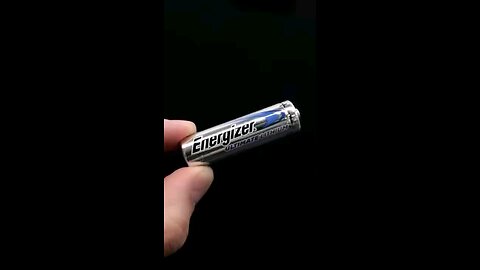 ⚠️Man unravels Lithium Battery & adds it to water Does this explain all the Electric vehicles fires