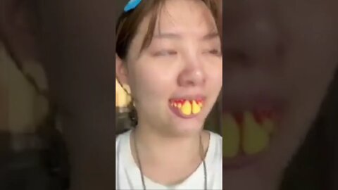 Chinese Girl Apparently Has Never Brushed Her Teeth