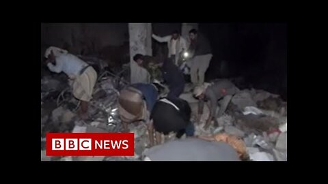 Air strikes target rescuers in Yemen - BBC News