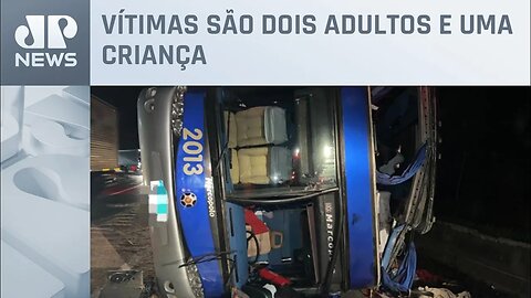 Ônibus tomba na Régis Bittencourt e deixa três mortos e três pessoas gravemente feridas