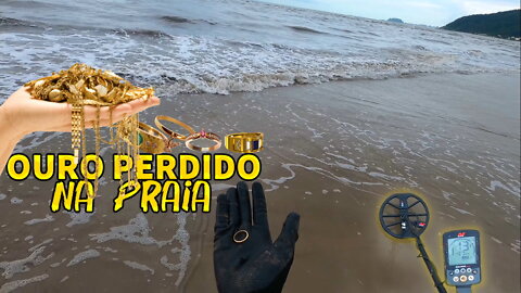 Achando coisas na praia com o Detector de metais