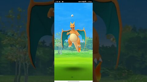 Incursión batalla contra Mega Charizard 🤞 en #PokemonGO con Mnk #pokemongoapp #Pokemon #lucky