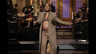 Keke Palmer Reveals Baby Bump During ‘SNL’ Monologue