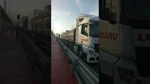 ITALY - Genoa Port BLOCKED By Trucks, Workers On Strike