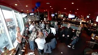 Eric har bowling kalas på O'Learys i Halmstad och har precis gjort en strike. 😀🙂🖖👍