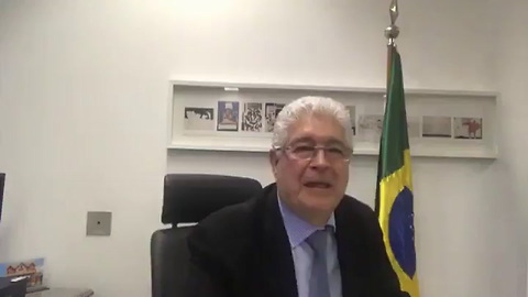 Seguranças tentam barrar entrada de Requião no Senado