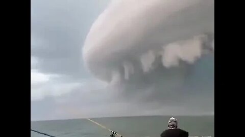 Strange Cloud Spotted Over Sea | UFO |