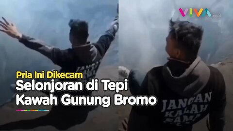 Pria Ini Asyik Mempermainkan Nyawa di Tepi Kawah Gunung Bromo