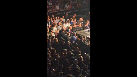 A "Fuck Joe Biden" chant erupted at UFC 302, Trump gave a ✊🏻