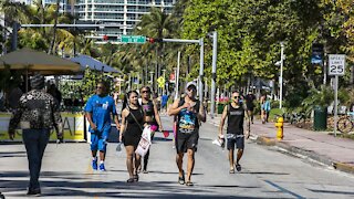 Miami Police Crack Down on Spring Breakers, Issue State Of Emergency