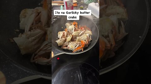 Garlicky butter Crabs #cooking #shorts