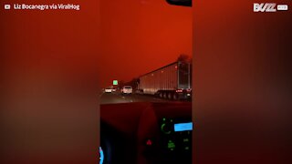 Les feux de forêt dans l'Oregon rendent le ciel rouge