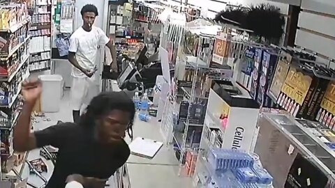 Shocking Robbery in Houston Texas - 2 thieves caught on camera