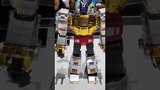 Exclusive Peek at Grimlock G1 Transformer | First Dinosaur Robotic Transformer at Comic Con