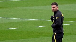 Messi trains with PSG after Barcelona confirm talks have opened to bring him back