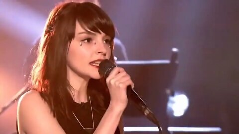 Chvrches - Leave a Trace - Live - 2016 - UKTV