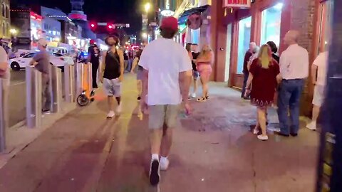 NASHVILLE TN LIVE BROADWAY STREET / PEOPLE WATCHING / BANDS WATCHING / BARS/ HANG OUT /VLOG TOUR