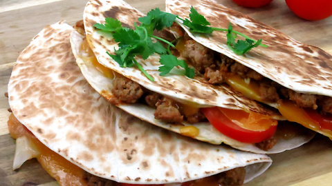 How to make cheeseburger quesadillas