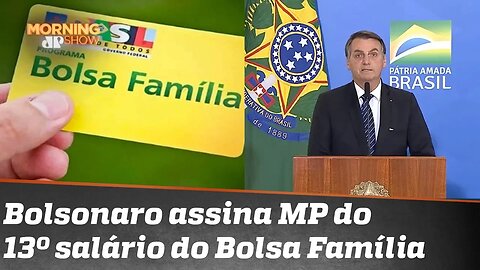 “Grande dia!” Bolsonaro assina MP do décimo-terceiro salário do Bolsa Família