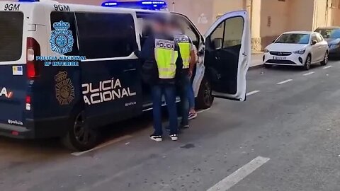 Arestați cinci români în Spania care obligau un bărbat cu handicap să cerșească 12h pe zi!