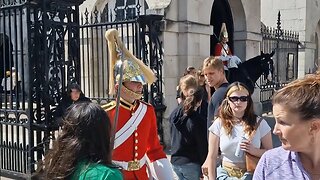 Guards are scarey to some tourist's #horseguardsparade