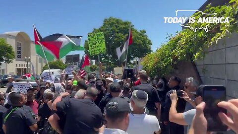 Protestors Call For Bloody Revolution Against Jews (Intifada) Outside Of Synagogue In Los Angeles