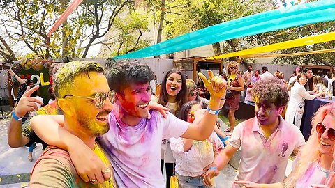 Foreigners enjoy Holi 5 star pool party in New Delhi 🇮🇳