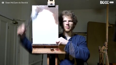 Cet artiste réaliste un auto-portrait en utilisant la technique du miroir